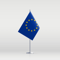 Kleine Europaflagge auf einem Tischständer © shutterstock.com / Volonoff 