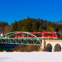 Regionalbahn zwischen Reutte in Tirol und Garmisch-Partenkirchen in winterlicher Landschaft © Deutsche Bahn AG