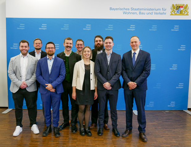 Der Prüfungsjahrgang 2025 des Fachbereichs Maschinenwesen und Elektrotechnik