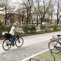 Radfahrerin  © Bayerisches Staatsministerium für Wohnen, Bau und Verkehr